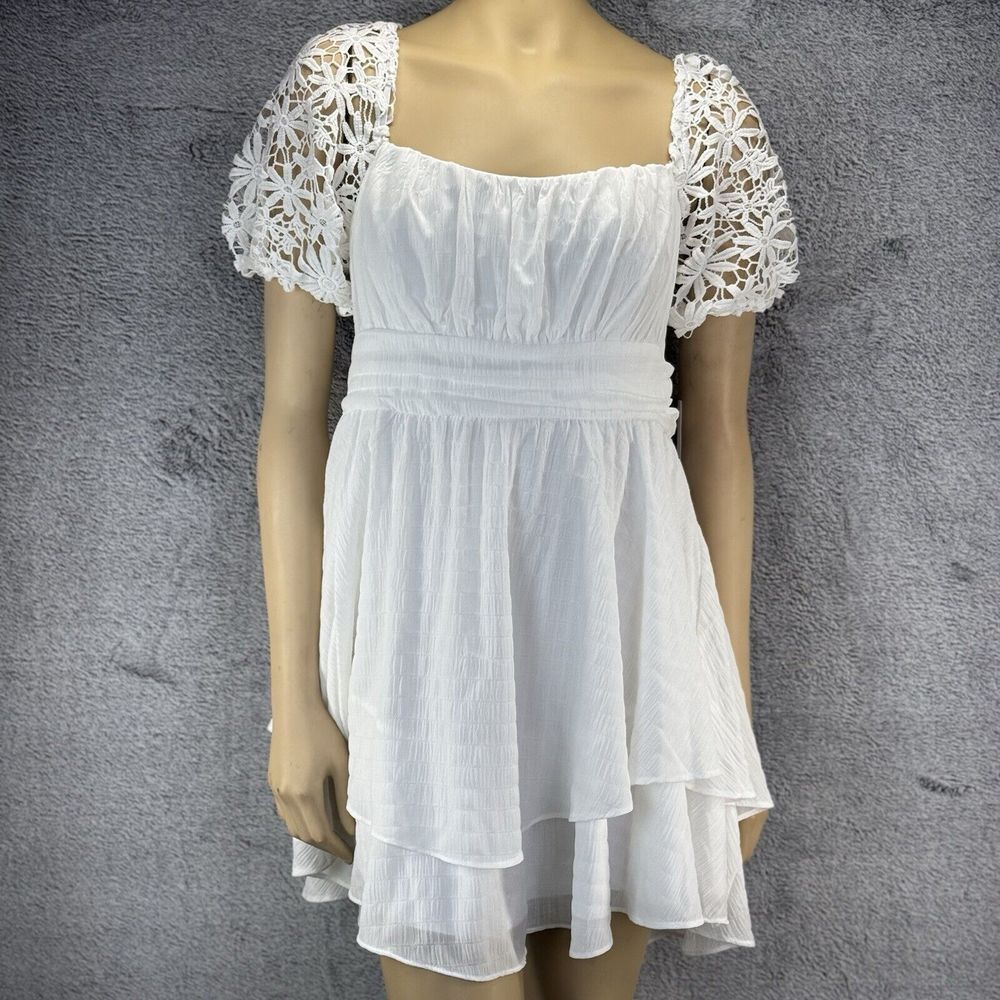 City Triangles White Eyelet Sleeve Dress with Open Tie Back Size 15 Retail $69‎